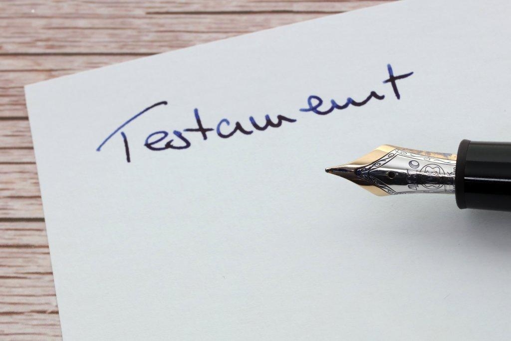 Eigenhändiges Testament oder Notar – was ist besser?